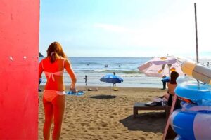 片瀬江ノ島の綺麗なビーチと海水浴場を散策する動画