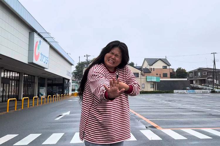 自称霊媒師の女性が、ノーブラで茨城の結界を閉じる動画【やすこ女神🌞🌝】