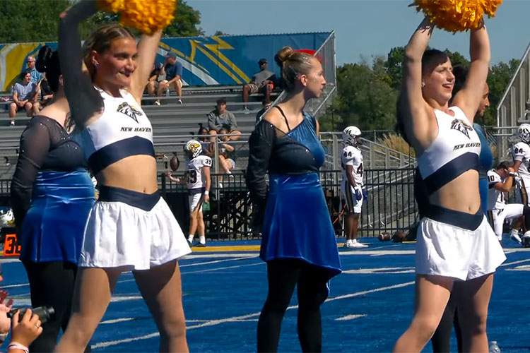 【4K高画質】ペース大学 vs ニューヘイブン大学のアメフトの試合＆チアガールを撮影した動画