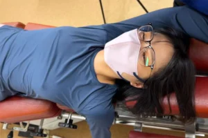 ノーブラ散歩系Youtuberさん、ボキボキ整体ASMR動画で新境地を開拓する【うみ散歩】