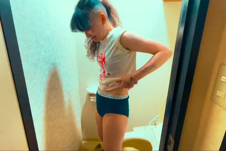 臭い女４人によるバンド「人畜乱弾」さんのMV