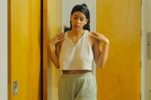 【24分】柔術もしくはサッカーが上手そうな褐色女性Youtuberによるノーブラお掃除動画