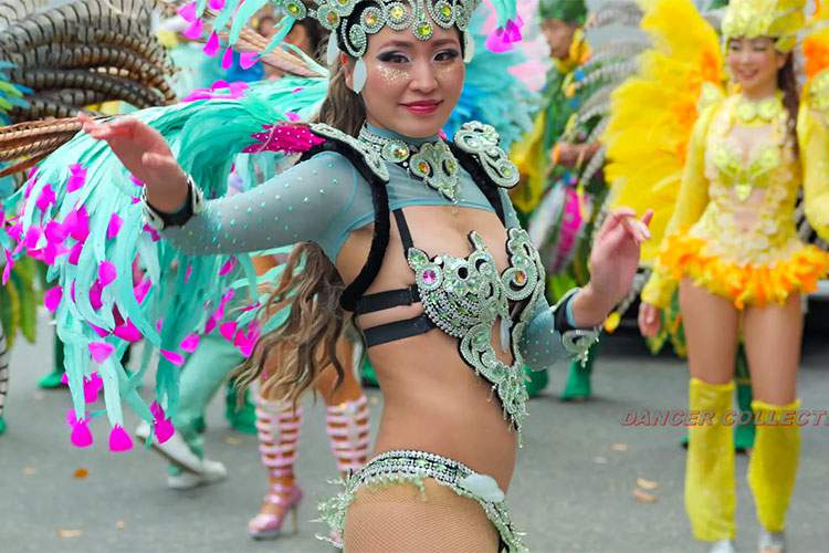 【ザキ祭り2025】今年の浅草サンバカーニバルで優勝したサウーヂによるサンバパフォーマンスと妖艶なベリーダンス