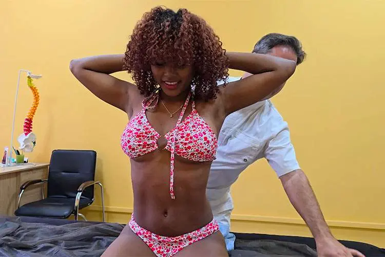 ロシアの人気整体チャンネルに黒人女性モデルが出演するとこうなる【Slava Semeshko】