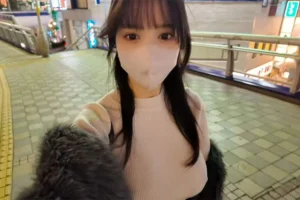 柏駅前をノーブラ散歩するYoutuber【ぴなこ】