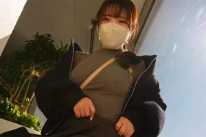 空港でノーブラ散歩するエロ系女性Youtuber【ノー〇ラ女子すずもん】A