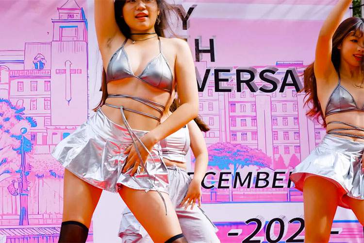 １人腋処理してない子も！？台湾のJKが踊るLISA「ROCKSTAR」