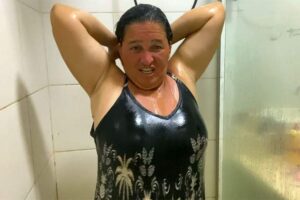 【唐突なおっぱい】投稿動画の９割が「シャワーを浴びたり身体を洗っている動画」である熟女ぽっちゃりYoutuber【ELAINE-APARECIDA-♥️】