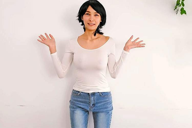 アメリカ人留学生(白目）がノーブラで白ヒートテックを紹介する動画【アシュレイ・ジョーンズ】