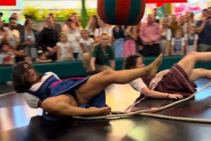 パンチラ見放題！なオクトーバーフェストのデビルズホイールA