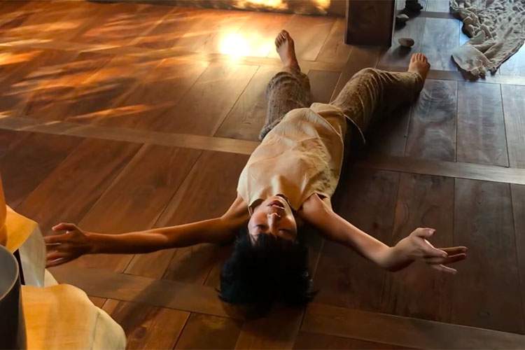 【48分長編】舞踏を披露されている女性舞踏家の動画