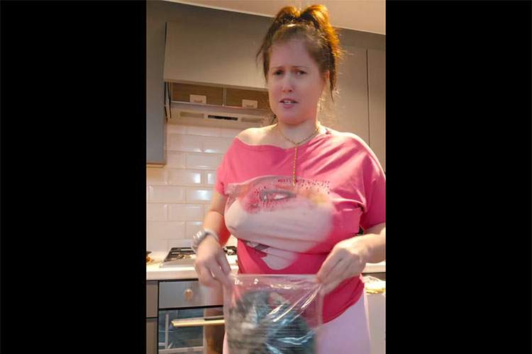 陽気なぽっちゃり女子がノーブラTシャツ姿ではっちゃける動画