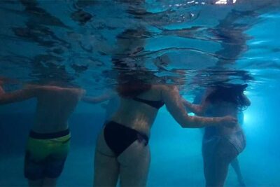 【水中映像もアリ】大丈夫？ウォータースライダーもある大きな屋内プール施設で撮影した動画A