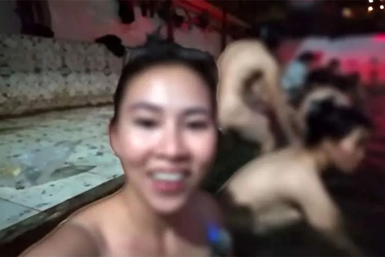 チャンネル登録者数146万人！の人気女性Youtuberが公衆浴場で普通に撮影した生々しすぎる動画