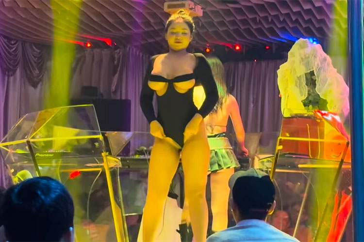 【動画】股間のハイレグエグ!!おっぱいほぼモロ出し！ベトナムのDJカフェダンサーがどスケベ過ぎると話題に【Cafe Dj 4K】