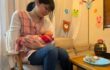 赤ちゃんに授乳をする(と言う設定)のカオスなYoutubeチャンネル【Sakura🌸授乳ママ】